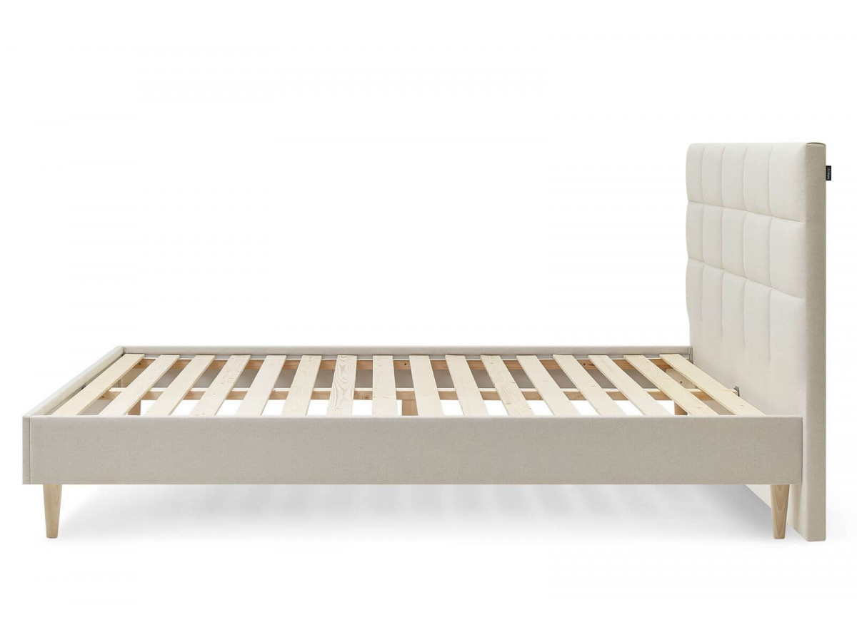 Structure de lit CARRE avec lattes massives pieds bois naturel 140x190